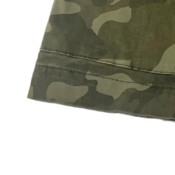 Hollister California Ultra High-Rise Mom Short Stretch Camo 3”  Women’s Size S - Picture 11 of 11